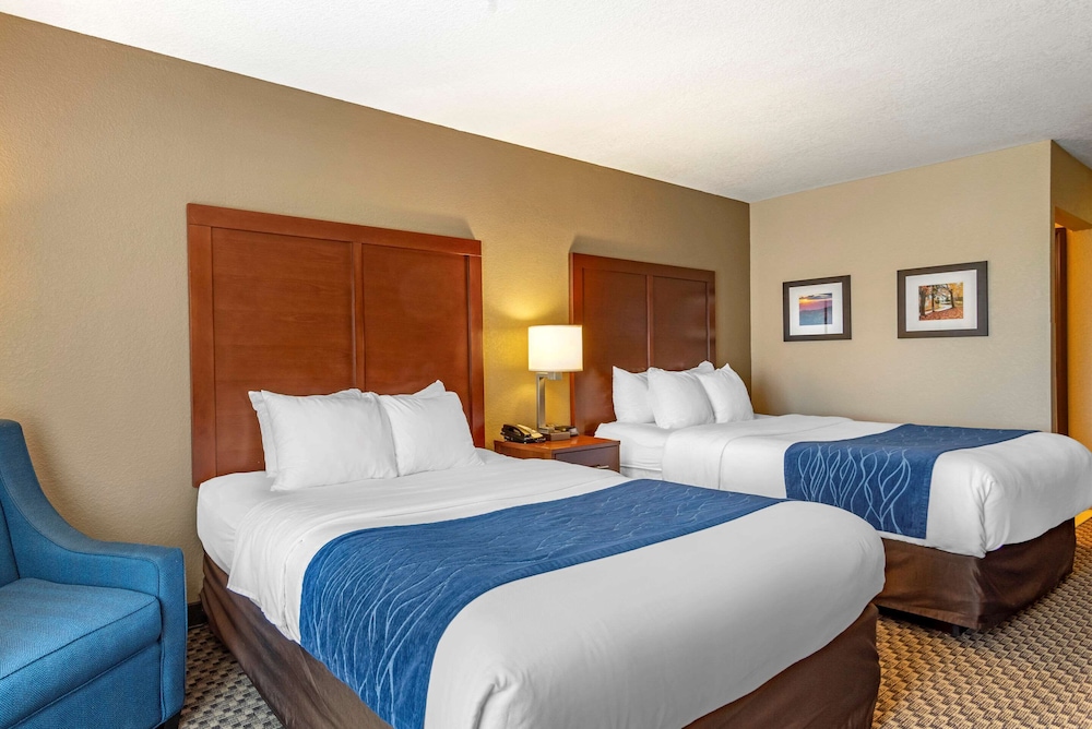Comfort Inn and Suites Blue Ridge Ga 10/42