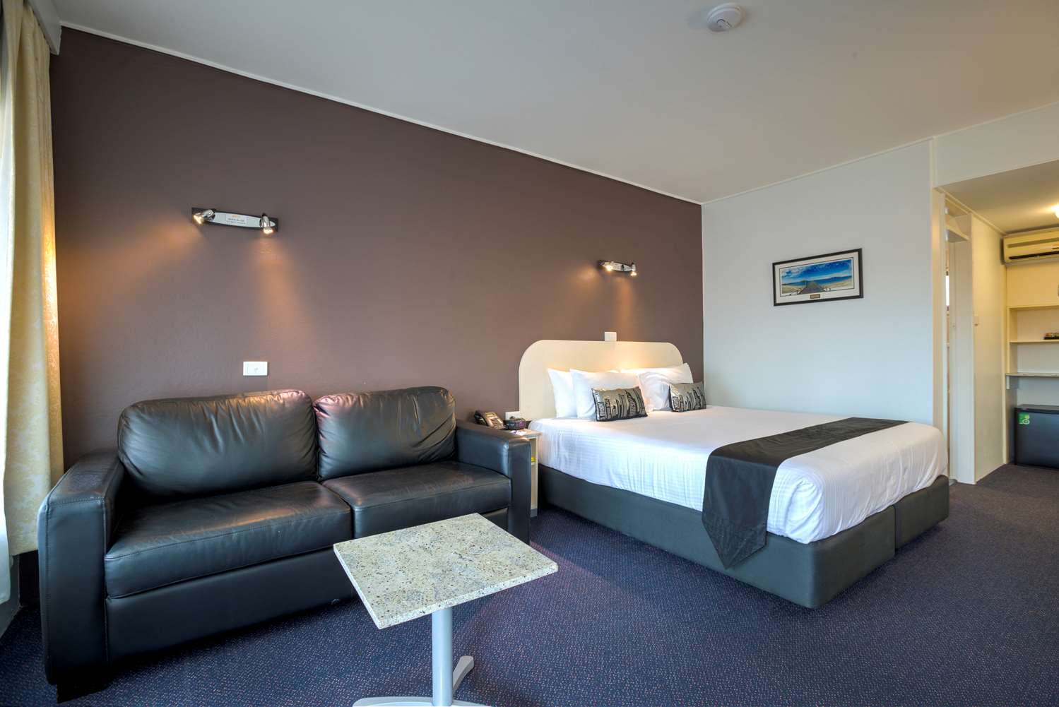 Deluxe, King Bed