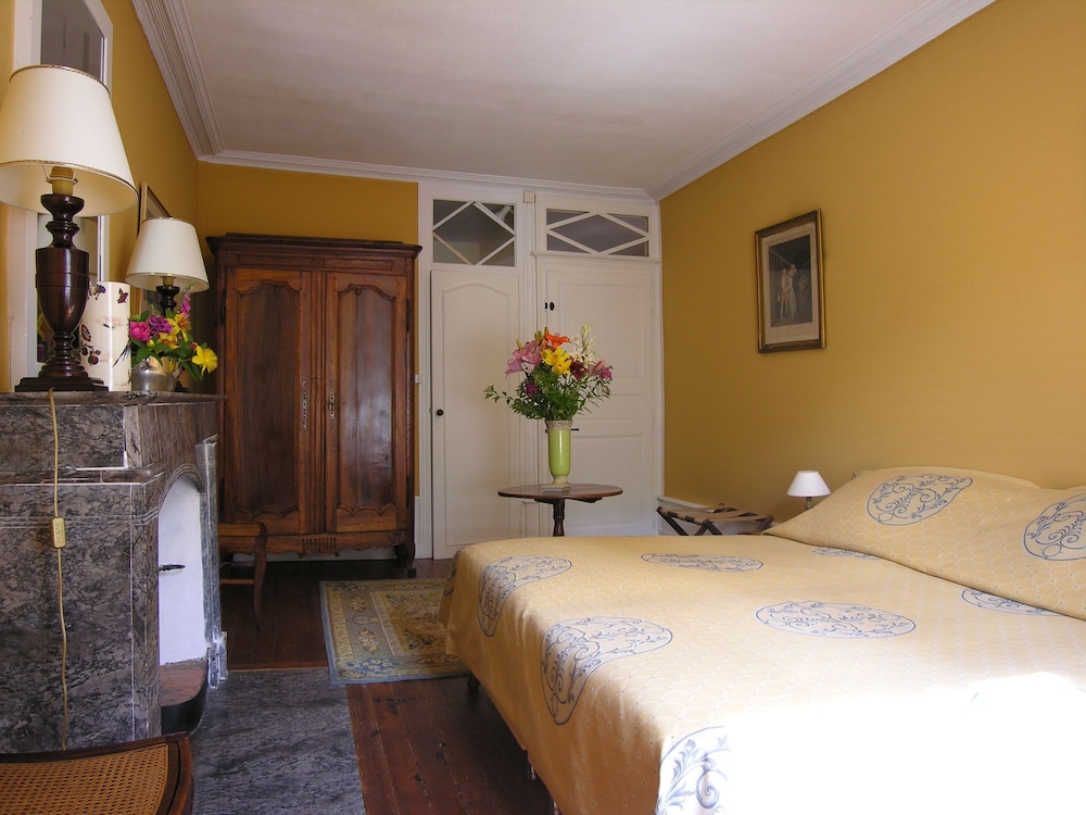 Chateau Du Plessis-Anjou 15/36