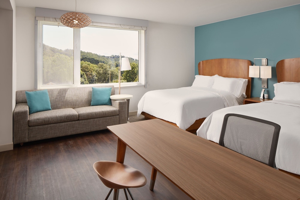 studio, multiple beds