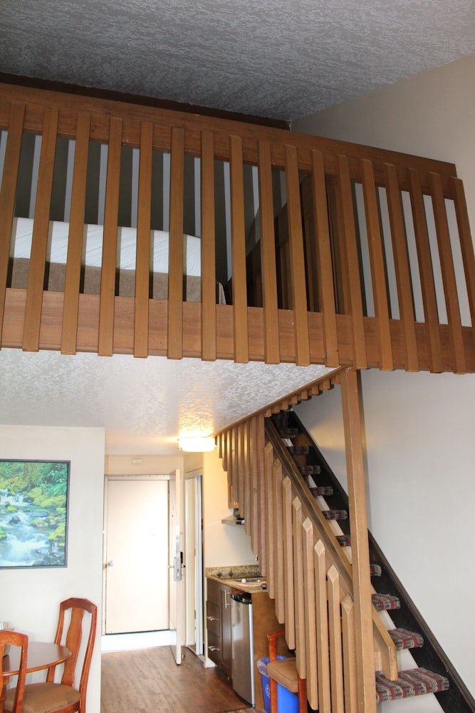 Ramada by Wyndham Campbell River 5/50