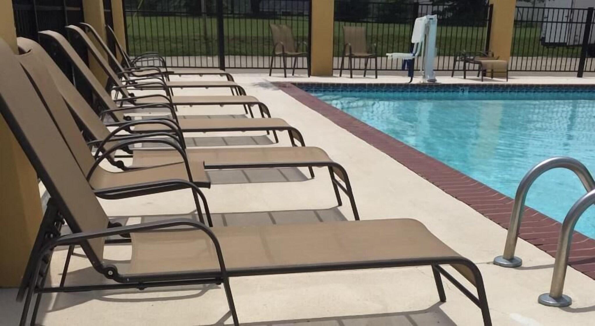 Executive Inn Scottsville 6/33