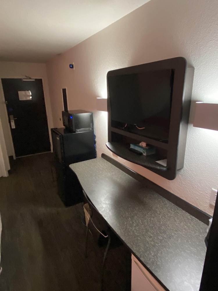 Motel6 Saskatoon, SK 46/55