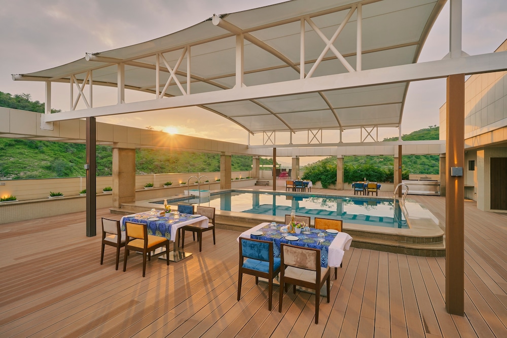 Blu Feather Hotel & Spa 61/69