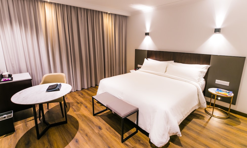 SIGNATURE, SUPERIOR, KING BED