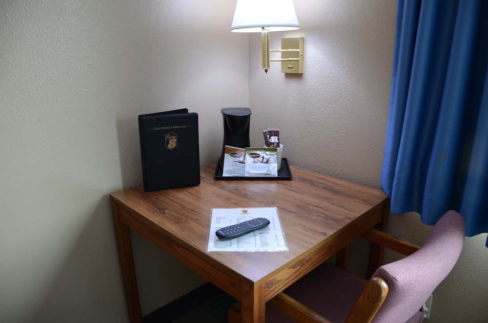 Super 8 by Wyndham Centerville 33/36