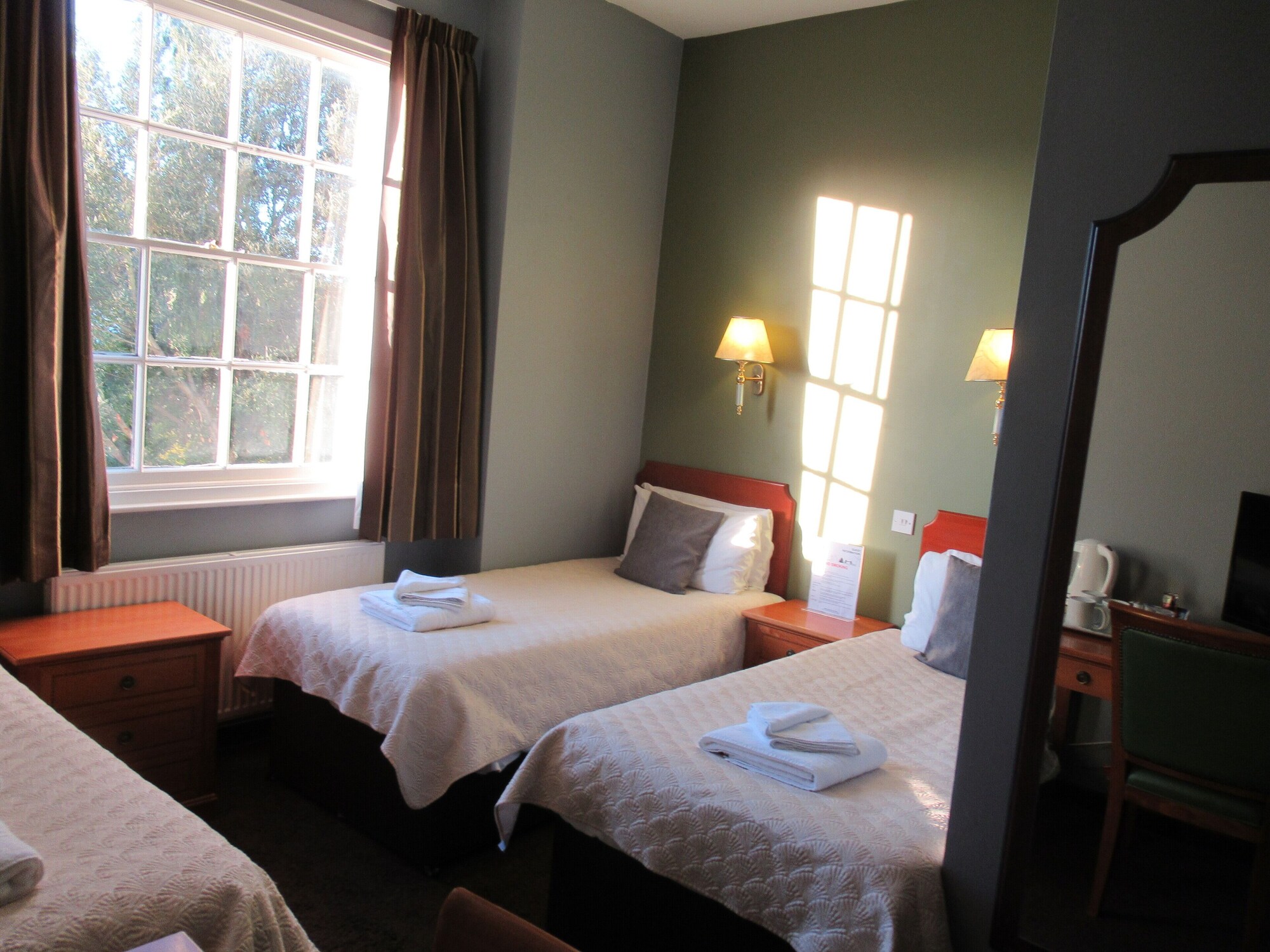 ROOM, TRIPLE