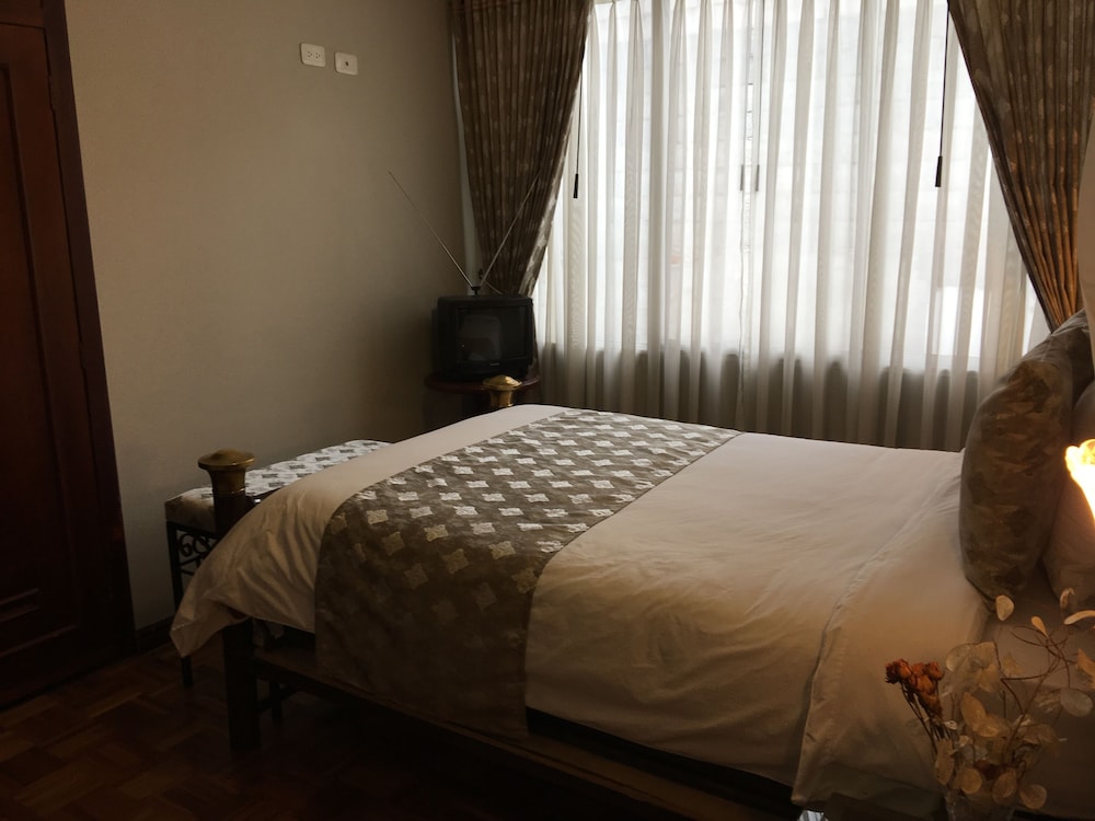 Hostal Mitad Del Mundo 28/69