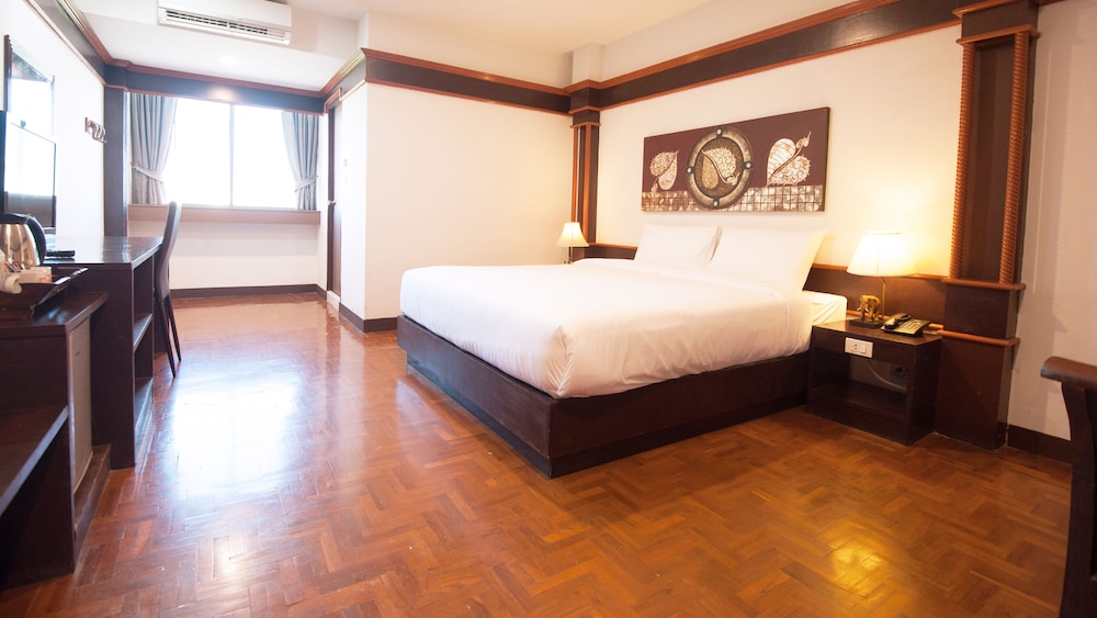 B2 Chang Phueak Gate Premier Hotel 10/31