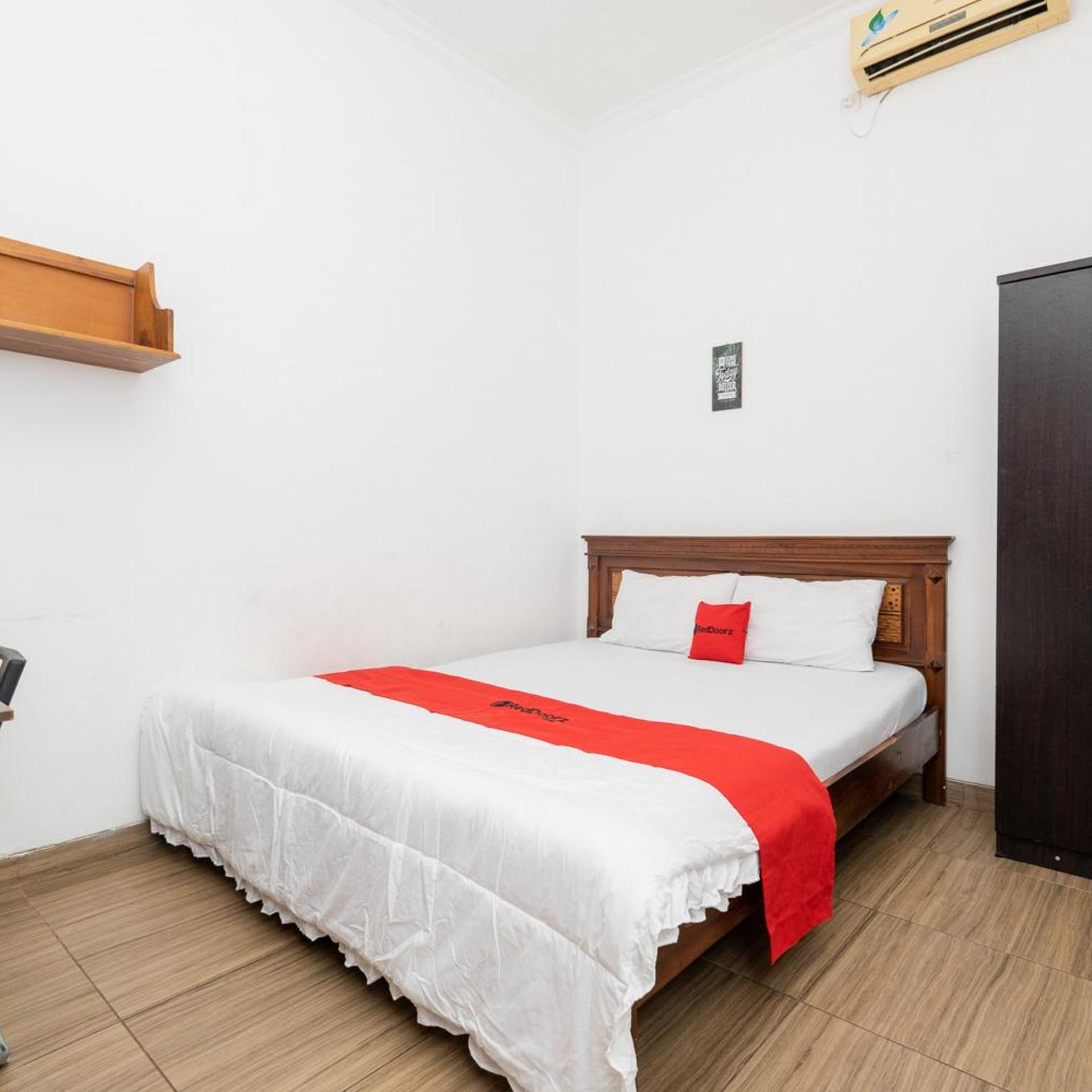 OYO Flagship 90524 Holistay Surabaya New 14/33