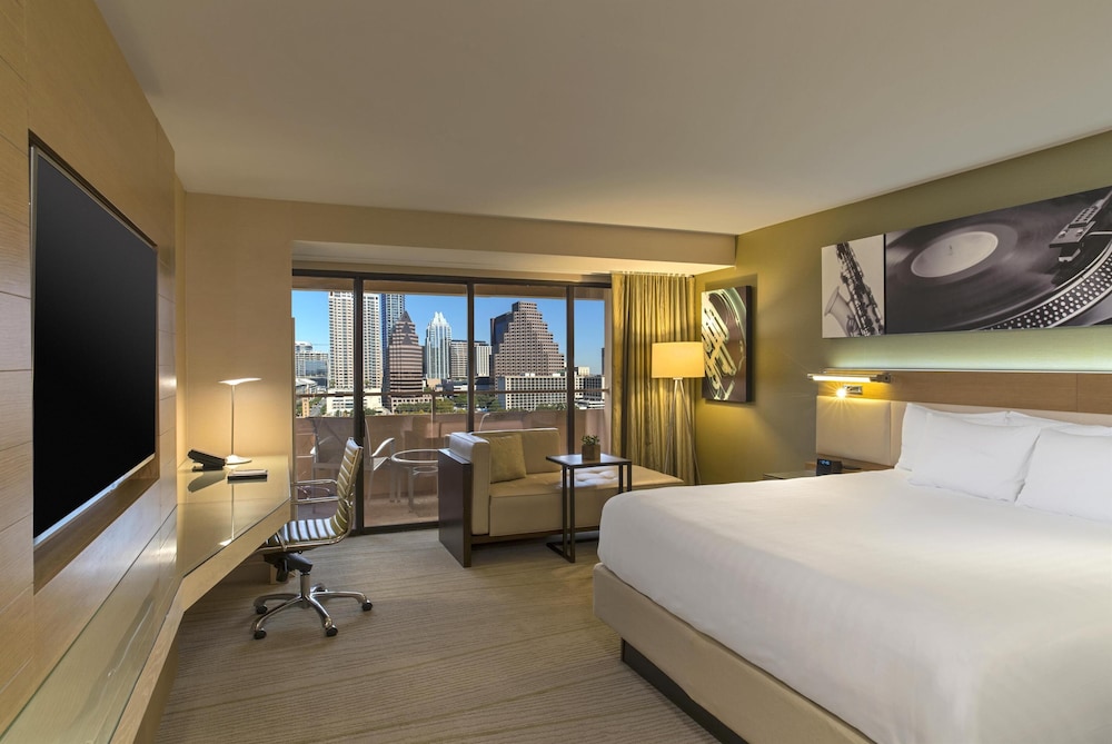 Room, King Bed, Lake View, Balcony