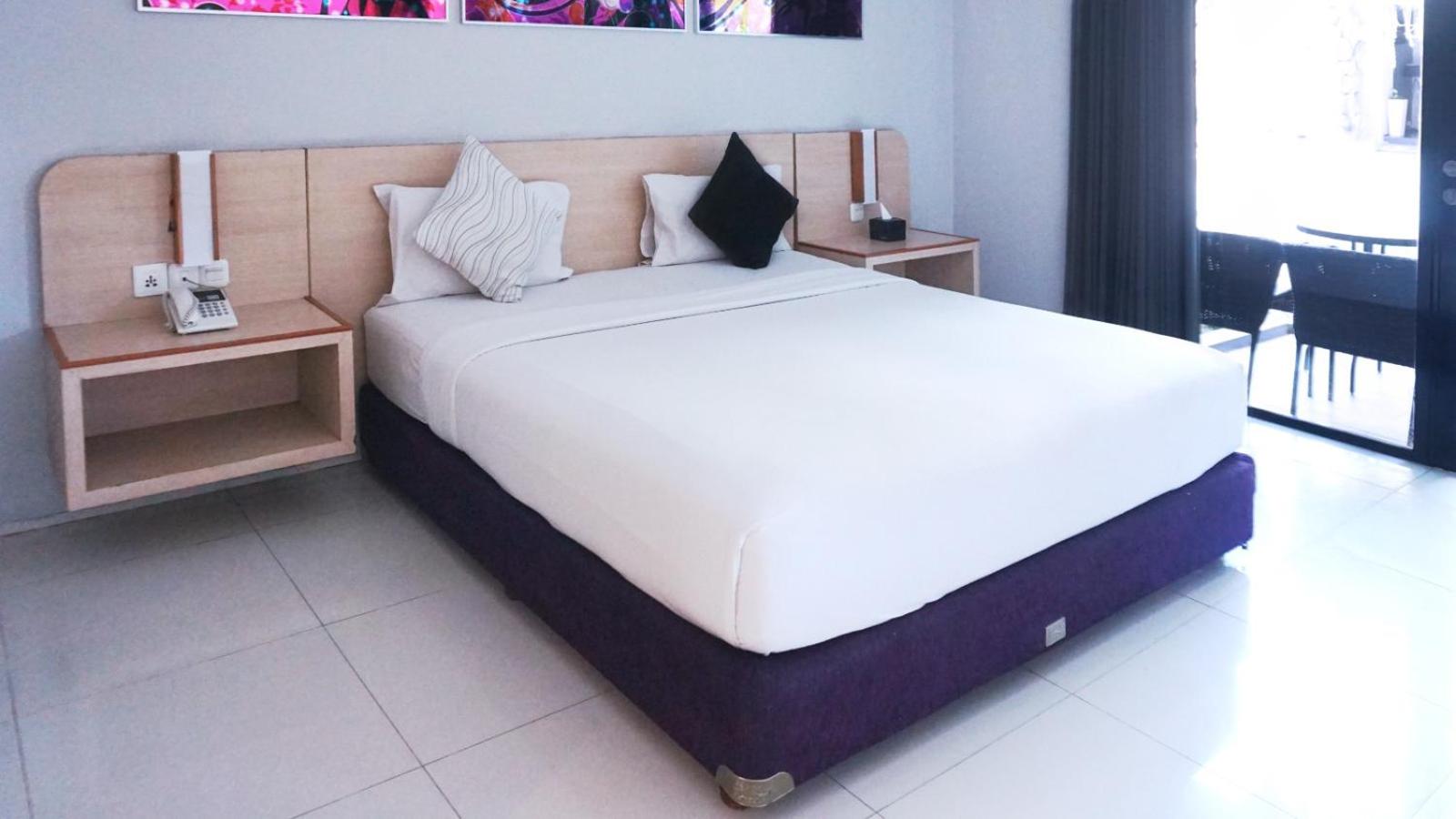 Deluxe, Double or Twin Bed, Pool Access