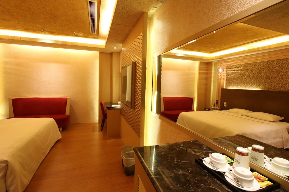 R7 Eco Hotel 13/33