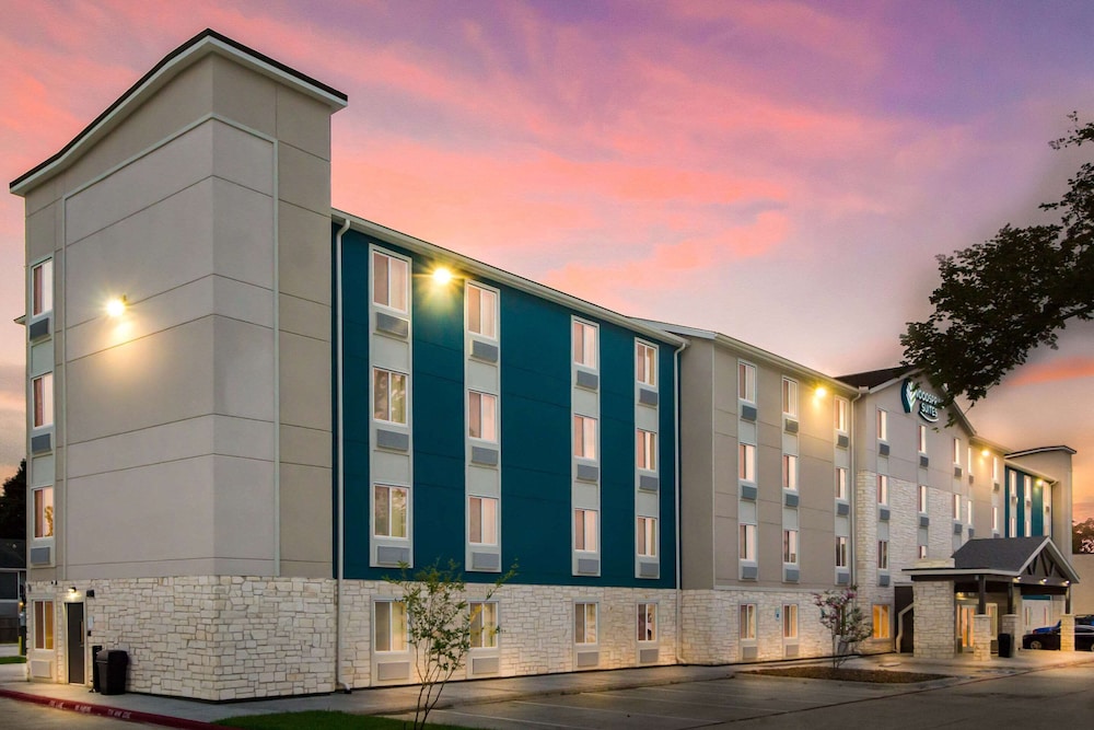 WoodSpring Suites Lake Jackson 2/37