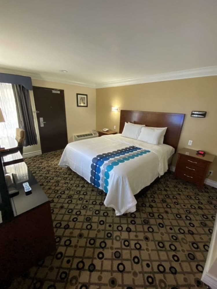 Baymont by Wyndham College Park Atlanta Airport South 13/50