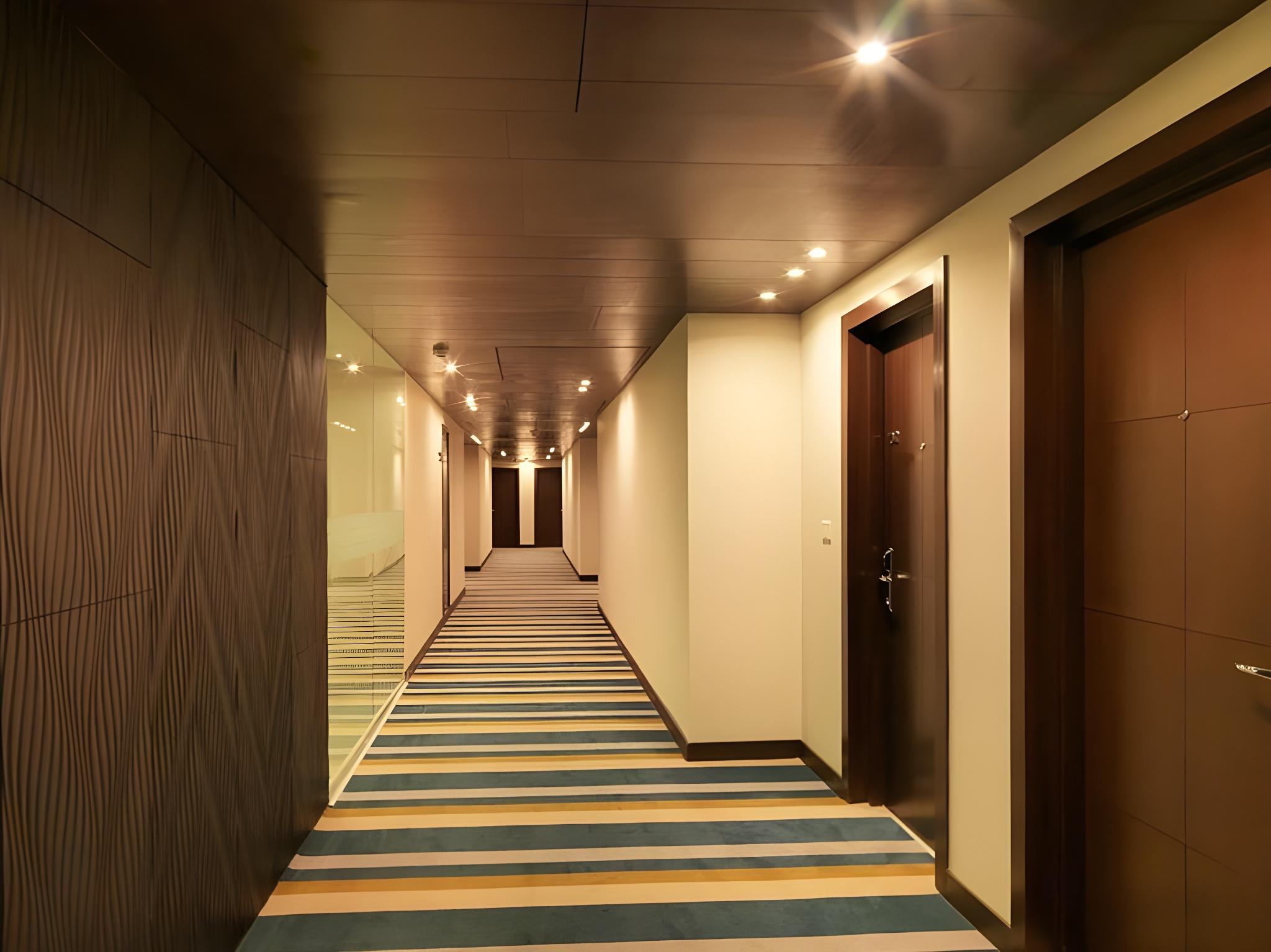 24 TECH HOTEL 13/25