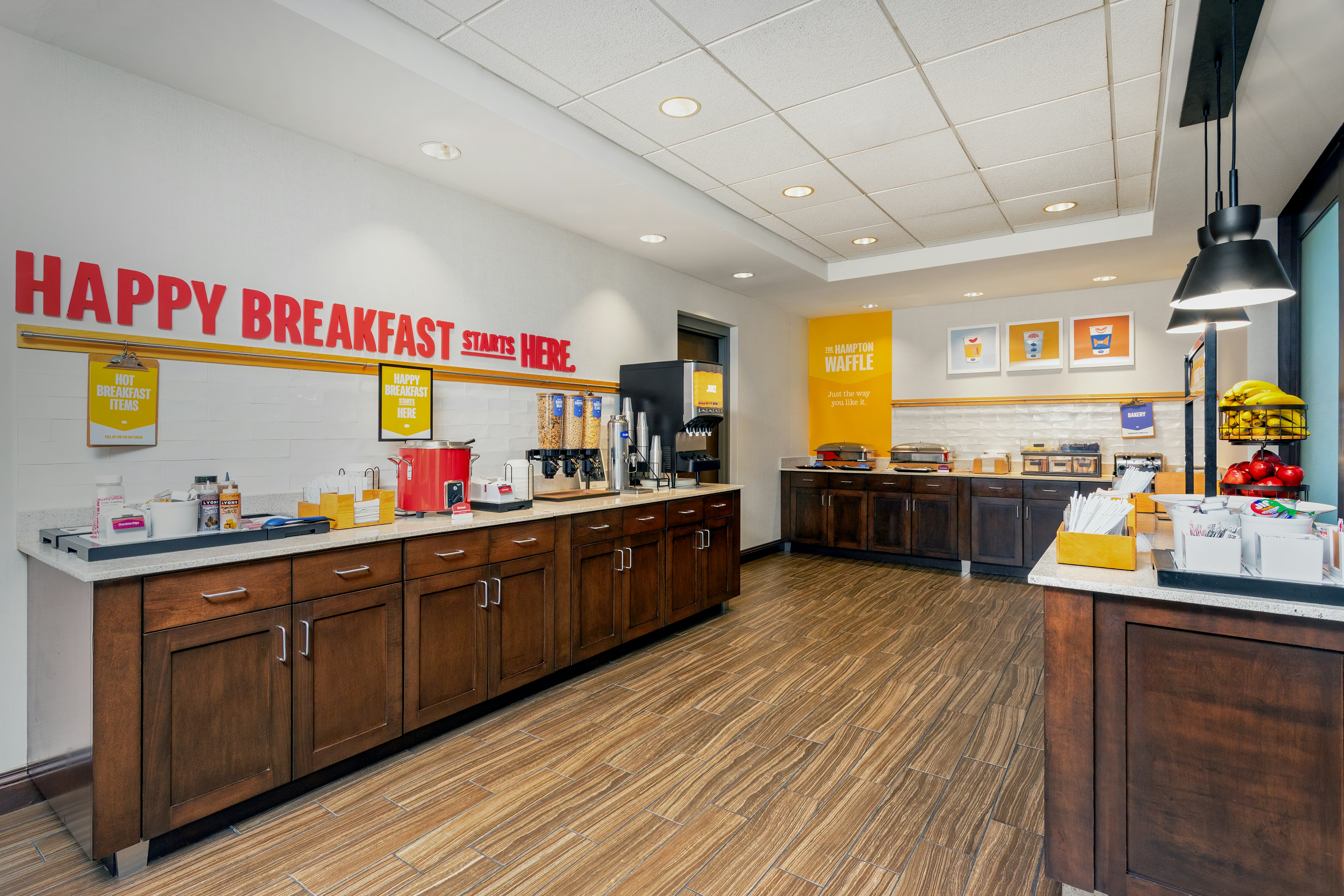 Hampton Inn Suites Deland 13/77