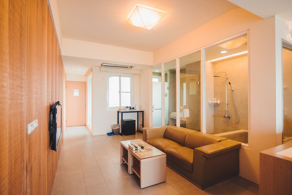 Sasa Nor Lamour B&B 32/50