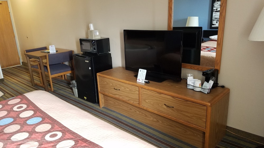 Super 8 By Wyndham Pontoon Beach Il St Louis Mo Area 5/29