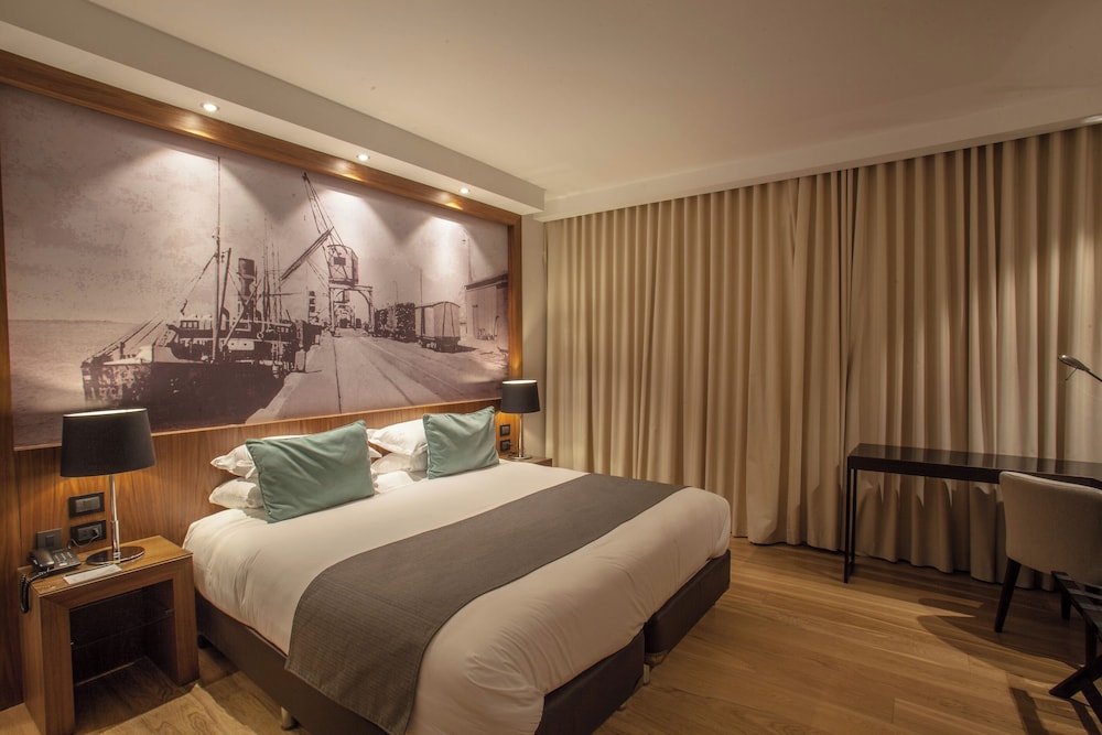 Executive, 1 Double and 1 Single Bed