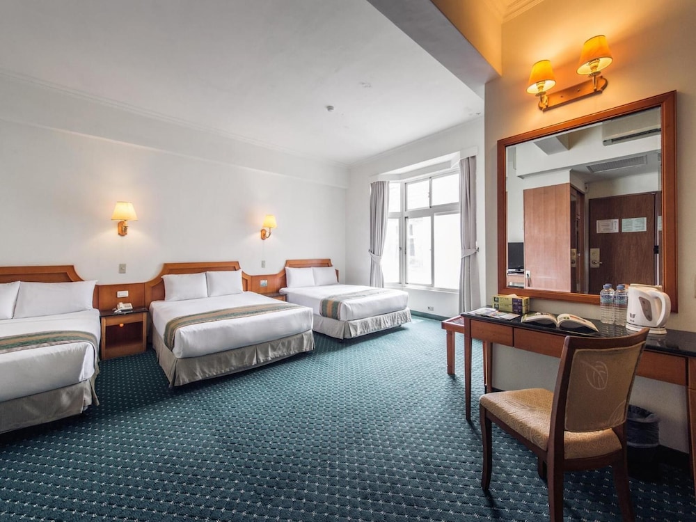 Travel Road Hotel 7/37