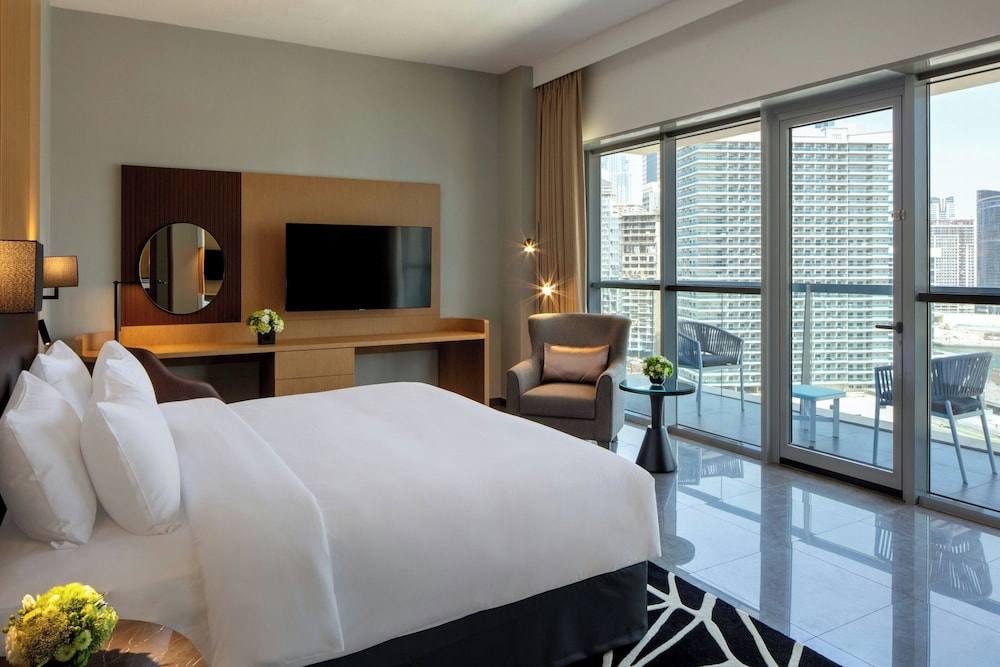 1 BEDROOM, EXECUTIVE, SUITE, BALCONY