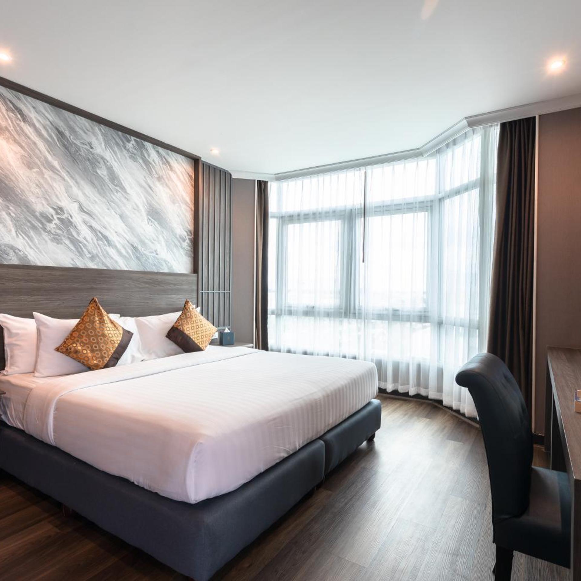 Executive, Suite, Airport View