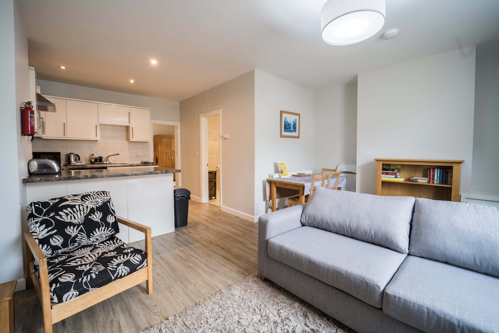 Trinity Mews 30/50