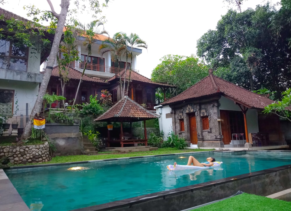 Yuliati House 4/50