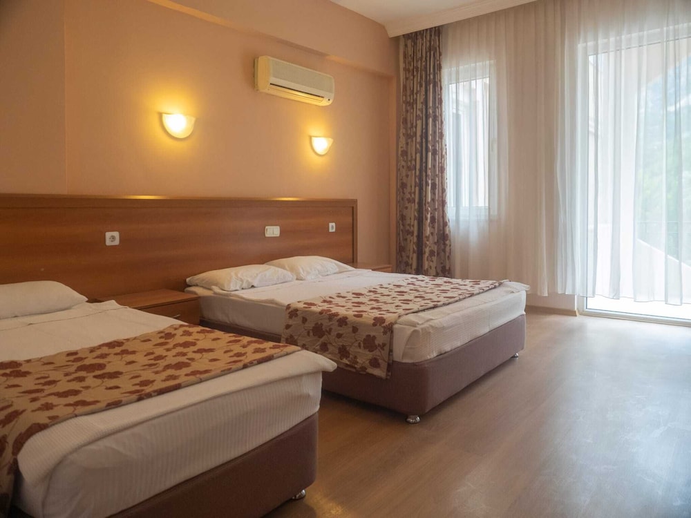 Alexius Beach Hotel 8/20