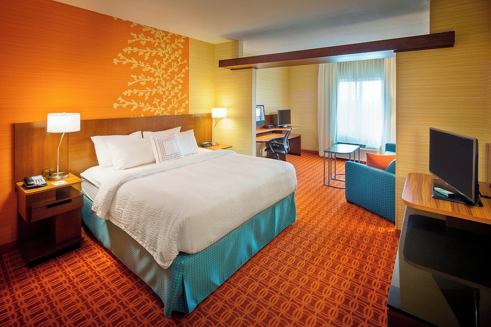 Suite, King Bed, Sofa, Accessible
