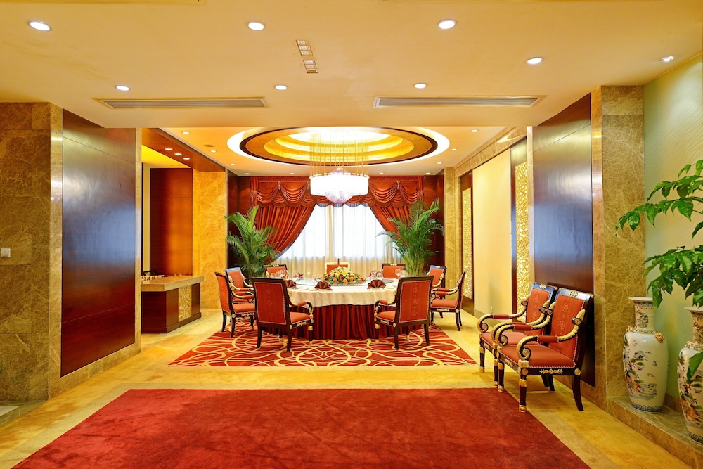GUANGZHOU NEW CENTURY HOTEL 50/65