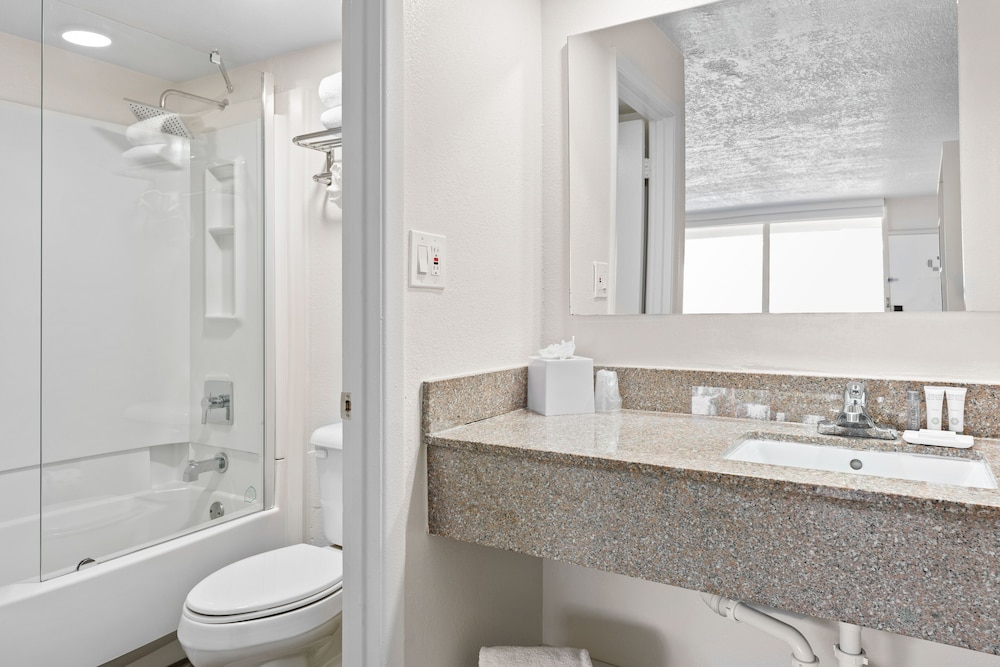 Baymont by Wyndham Orlando Lake Buena Vista South 14/50