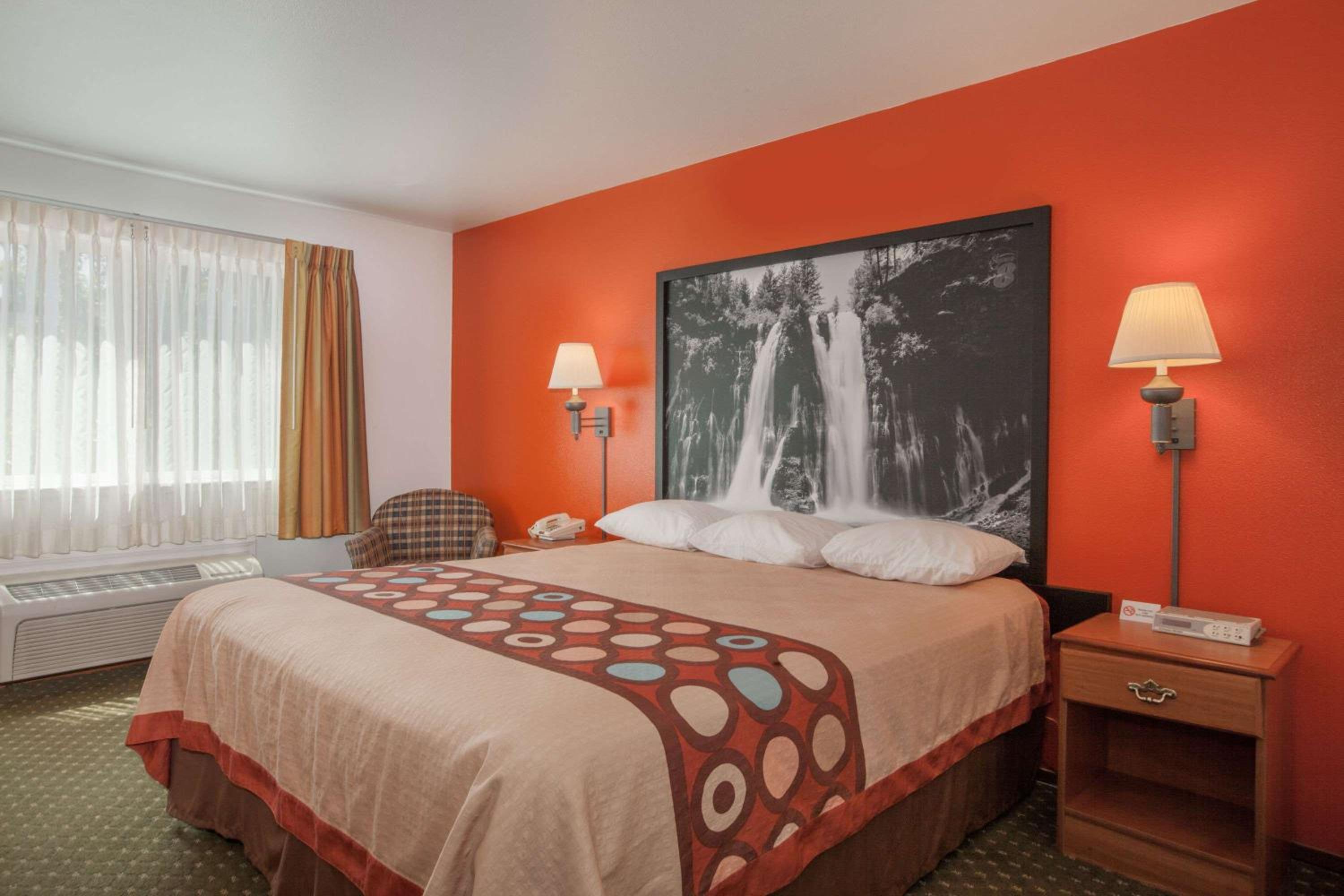 Super 8 by Wyndham Cloverdale Wine Country 10/19