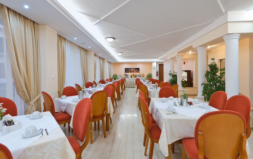 Nefeli Hotel 48/68