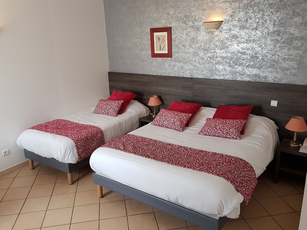 Ariane Hotel 9/40
