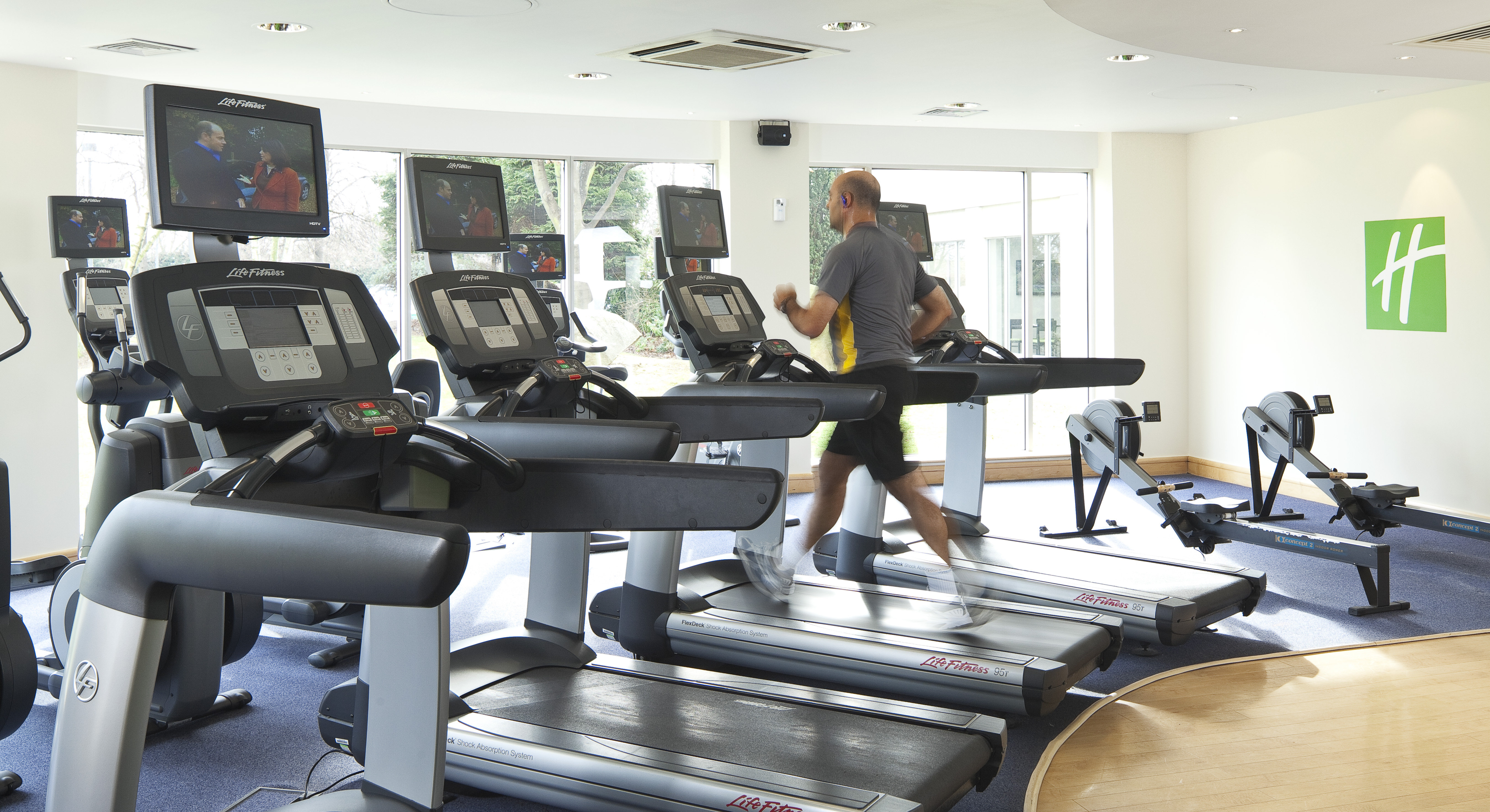 HOLIDAY INN LONDON HEATHROW M4J4 37/62
