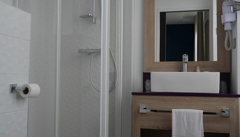 Adonis Brive Grand Hotel 30/33