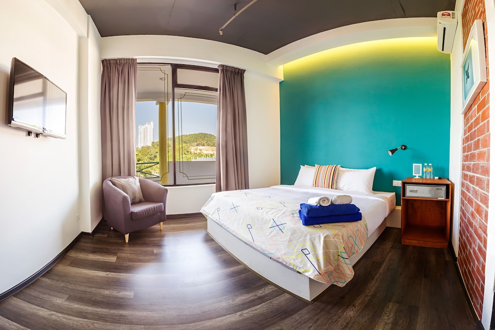 Roomies Suites 12/22