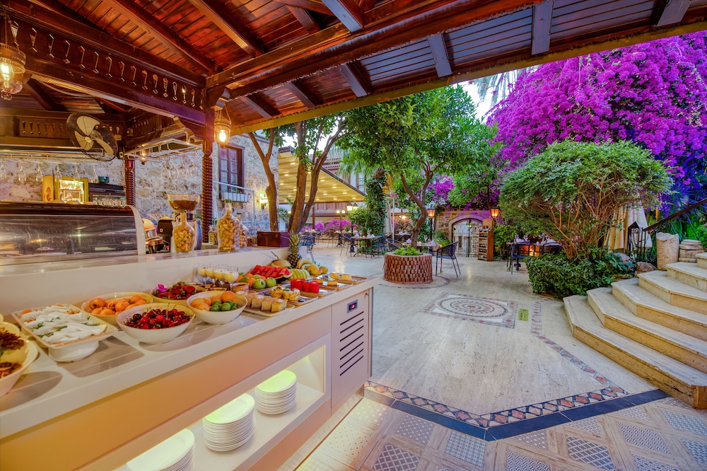 Dogan Hotel 16/72