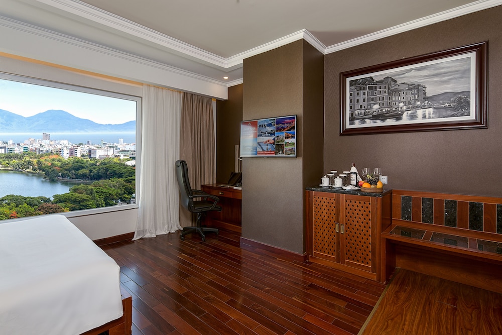Samdi Hotel 11/75