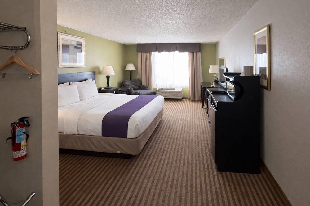 Holiday Inn Express Kalamazoo 18/47