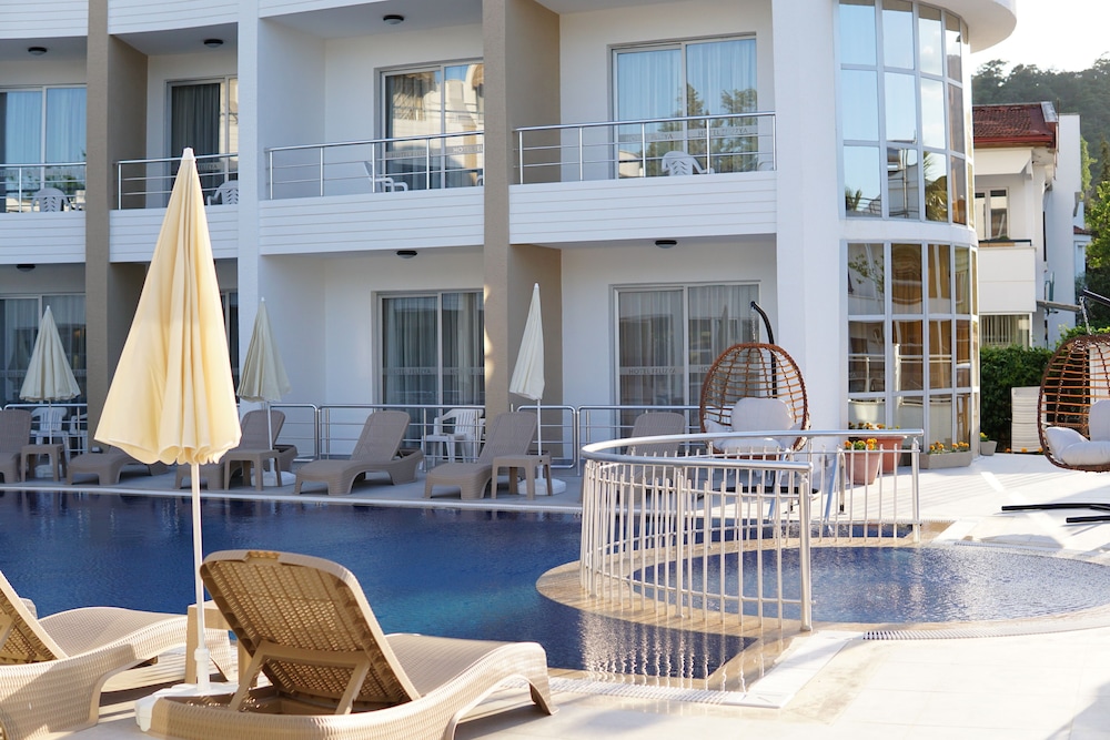 Tokay Hotel 8/50