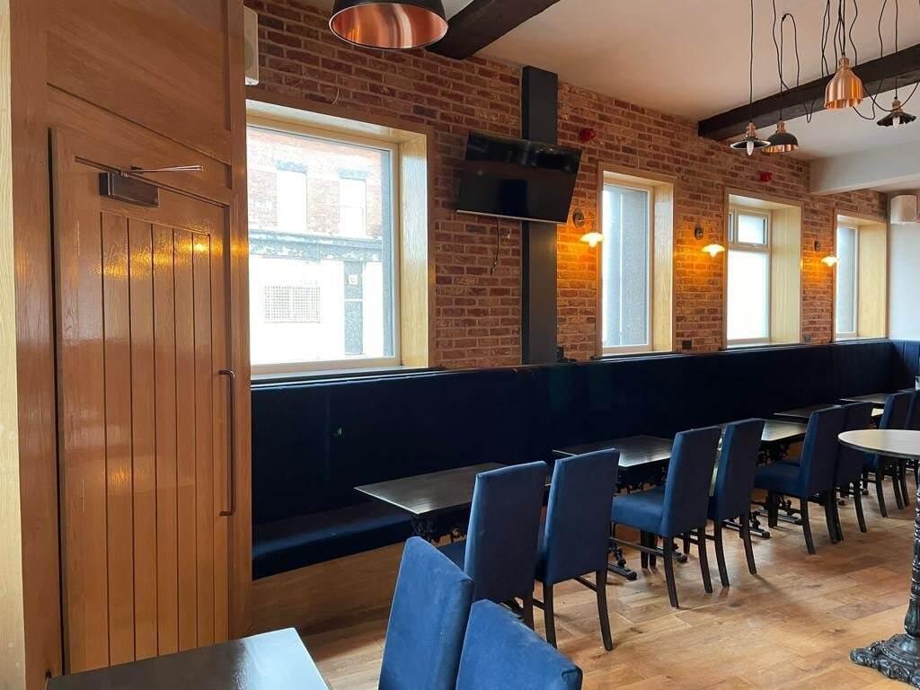 The Royal Crest Hotel & Bar by OYO 10/10