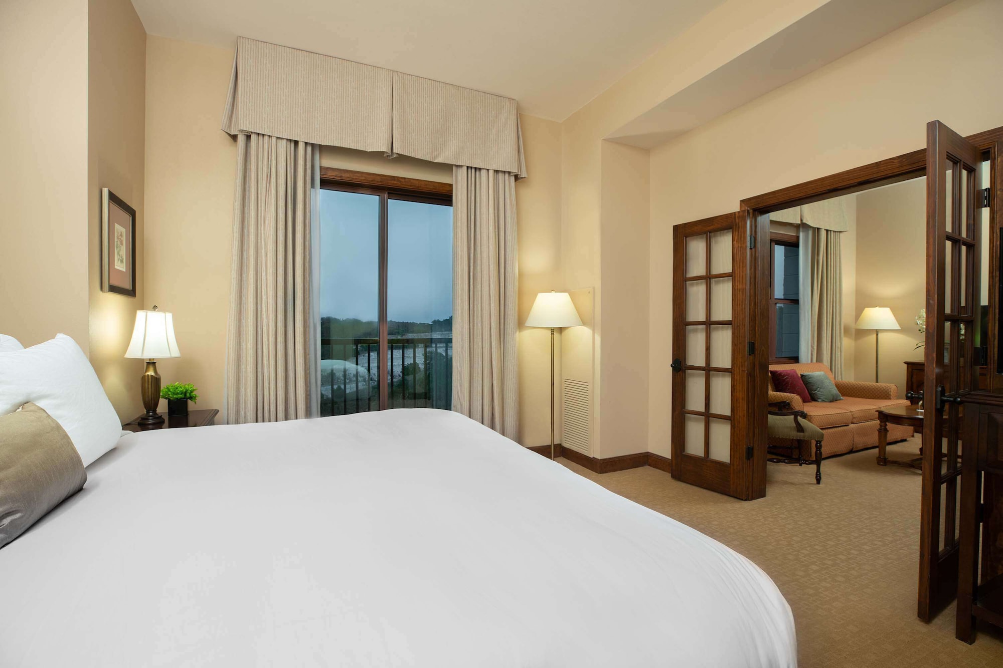 1 BEDROOM, ROBIN, SUITE