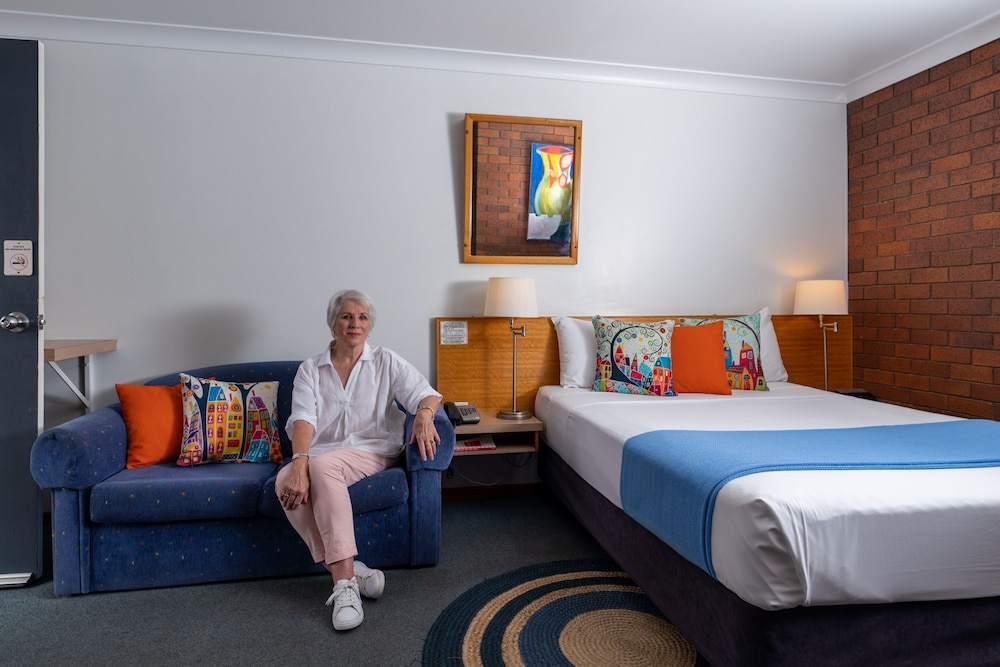 Country Pathfinder Motor Inn 30/47