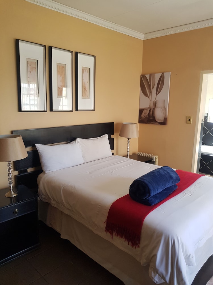 La Picasso Guesthouse 2/19