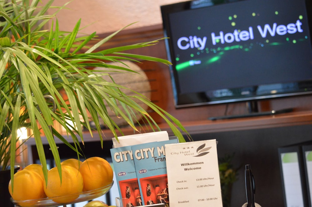 CITY HOTEL WEST 26/39