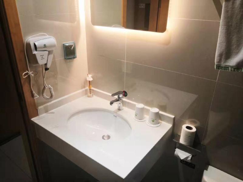 GreenTree Inn Shanghai Jinshan District Wanda Plaza Longhao Road Express Hotel 41/49