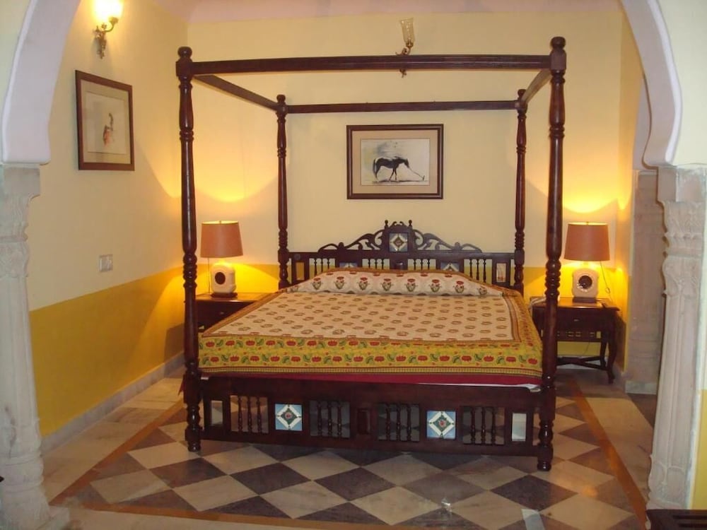 Bissau Palace 13/50